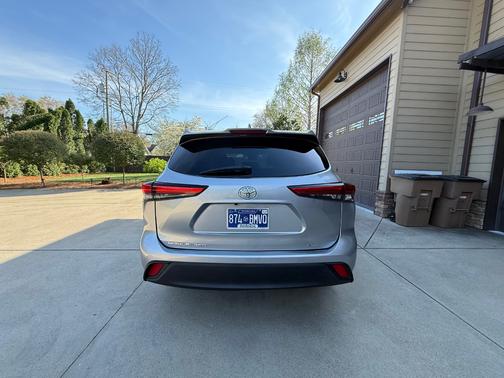 Silver 2021 Toyota Highlander XLE