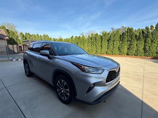 Silver 2021 Toyota Highlander XLE