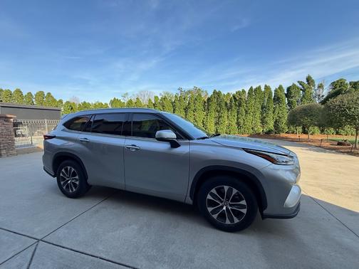 Silver 2021 Toyota Highlander XLE