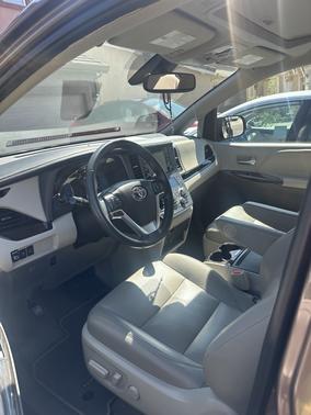2020 Toyota Sienna XLE