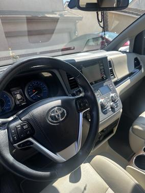 2020 Toyota Sienna XLE