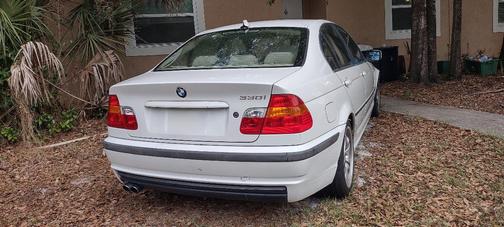 White 2004 BMW 330 i