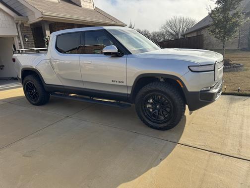 2023 Rivian R1T Adventure Dual-Motor Max Package