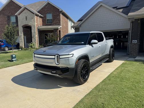 2023 Rivian R1T Adventure Dual-Motor Max Package