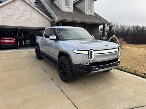 2023 Rivian R1T Adventure Dual-Motor Max Package