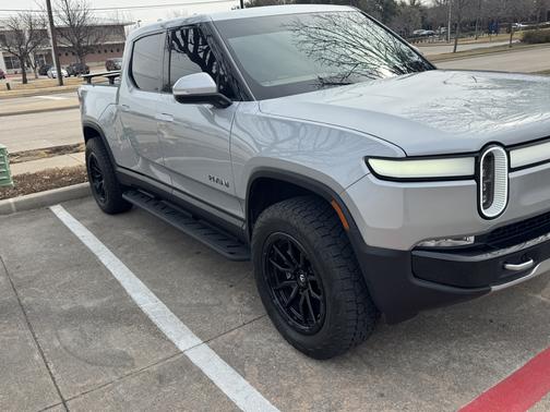 2023 Rivian R1T Adventure Dual-Motor Max Package