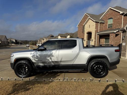 2023 Rivian R1T Adventure Dual-Motor Max Package