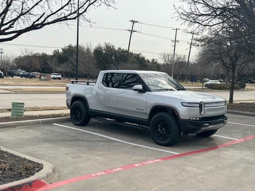 2023 Rivian R1T Adventure Dual-Motor Max Package