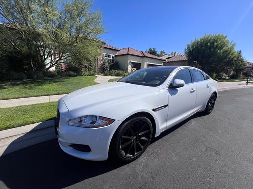 2013 Jaguar XJ Base
