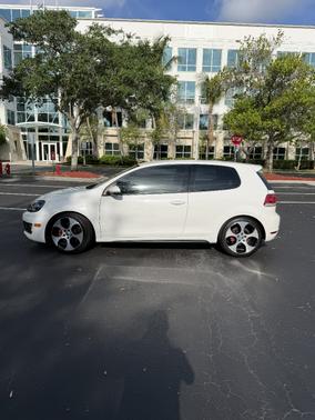 White 2011 Volkswagen GTI 2-Door