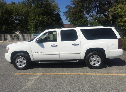White 2008 Chevrolet Suburban 1500 LT