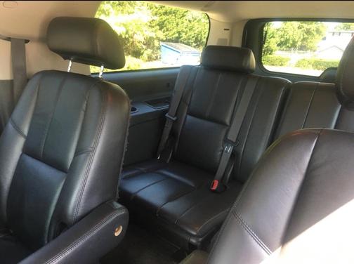 White 2008 Chevrolet Suburban 1500 LT
