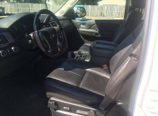 White 2008 Chevrolet Suburban 1500 LT