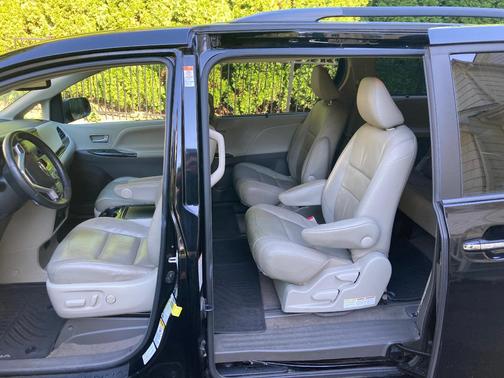 Black 2017 Toyota Sienna XLE