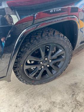 Black 2019 Jeep Grand Cherokee Altitude