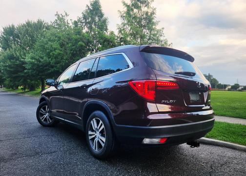 Red 2017 Honda Pilot EX-L