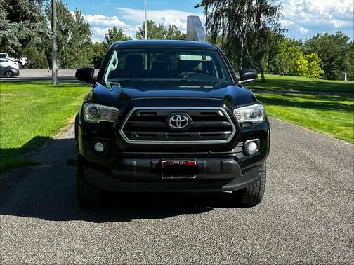 Black 2016 Toyota Tacoma SR5