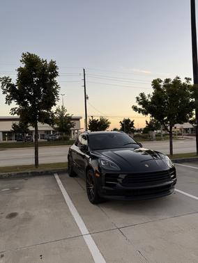 Black 2019 Porsche Macan Macan S