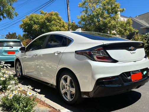 White 2017 Chevrolet Volt LT
