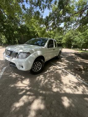 White 2016 Nissan Frontier SV-I4