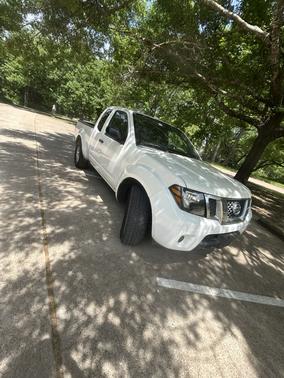 White 2016 Nissan Frontier SV-I4