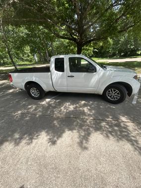 White 2016 Nissan Frontier SV-I4