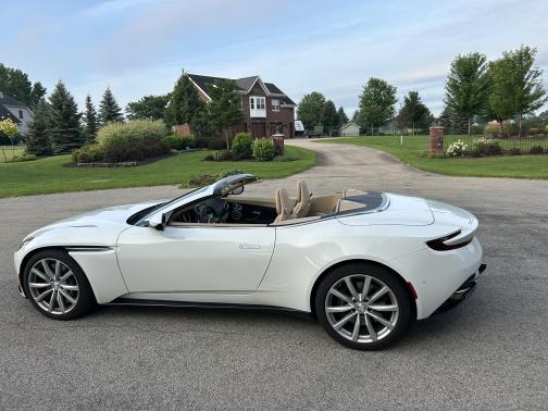 2019 Aston Martin DB11 Volante