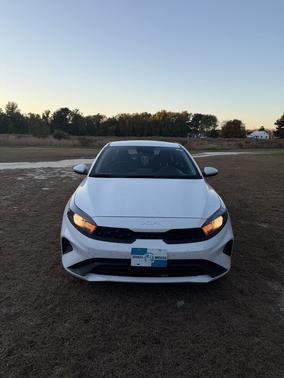 White 2024 Kia Forte LXS