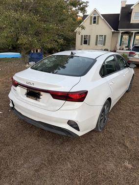 White 2024 Kia Forte LXS