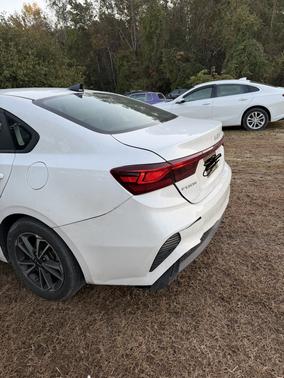 White 2024 Kia Forte LXS