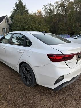 White 2024 Kia Forte LXS