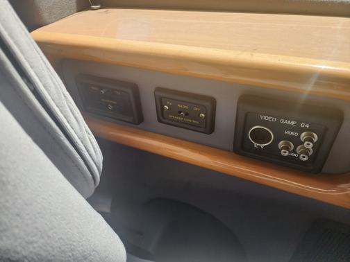 1999 Ford E150 Base