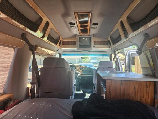 1999 Ford E150 Base