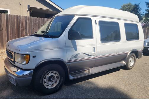 1999 Ford E150 Base
