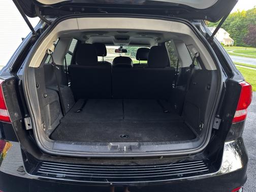 Black 2019 Dodge Journey SE