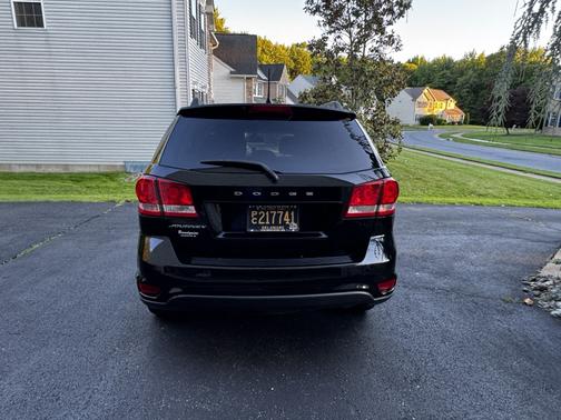 Black 2019 Dodge Journey SE
