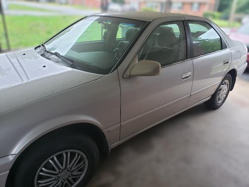 Beige 1999 Toyota Camry CE