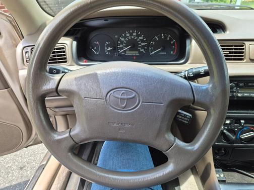 Beige 1999 Toyota Camry CE