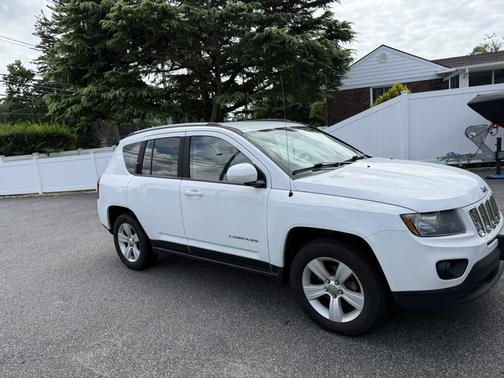 White 2016 Jeep Compass Latitude