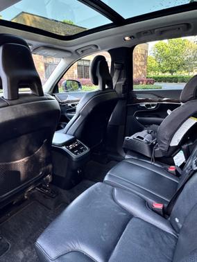 2016 Volvo XC90 T6 Momentum