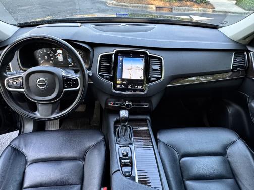 2016 Volvo XC90 T6 Momentum