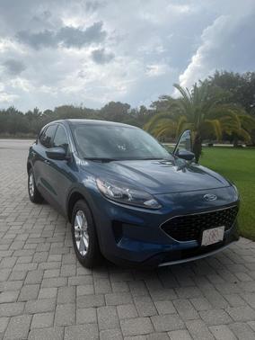 Blue 2020 Ford Escape SE