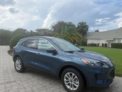 Blue 2020 Ford Escape SE