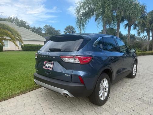 Blue 2020 Ford Escape SE