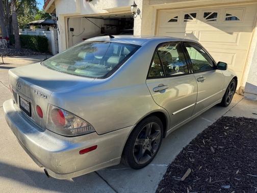 2002 Lexus IS 300 Base