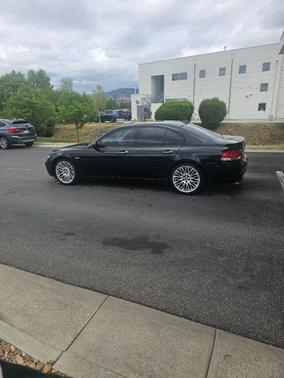 Black 2008 BMW 750 i