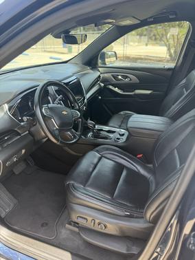Blue 2023 Chevrolet Traverse LT Cloth