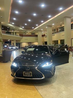 2022 Lexus ES 300h Base