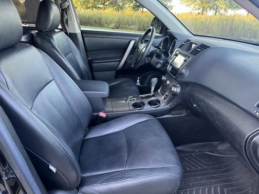 2013 Toyota Highlander SE