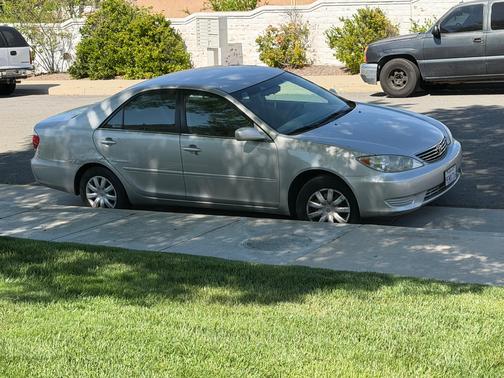 Silver 2005 Toyota Camry LE